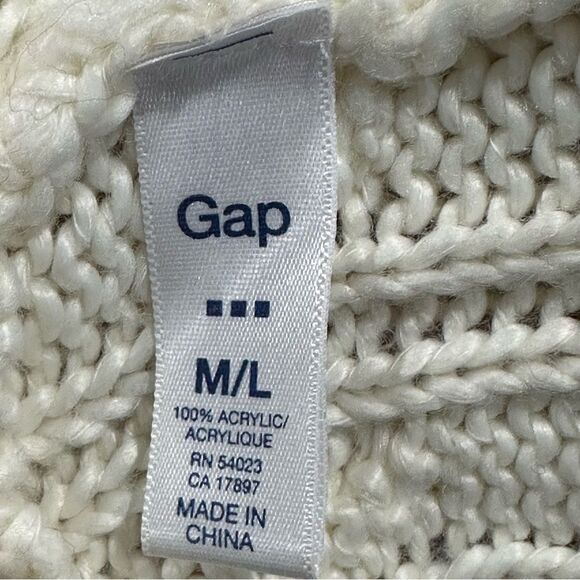 GAP Women’s Cable Knit Beanie Hat in the Size M/L in Ecru Color - Picture 4 of 4
